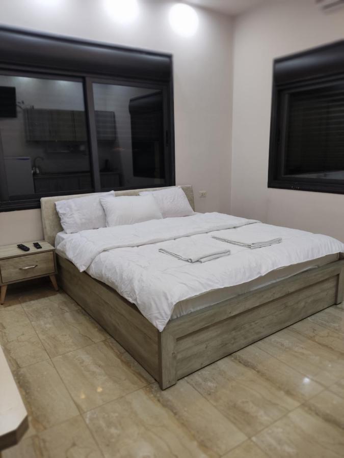 Lotus Housing For Furnished Apartments 杰拉什 客房 照片
