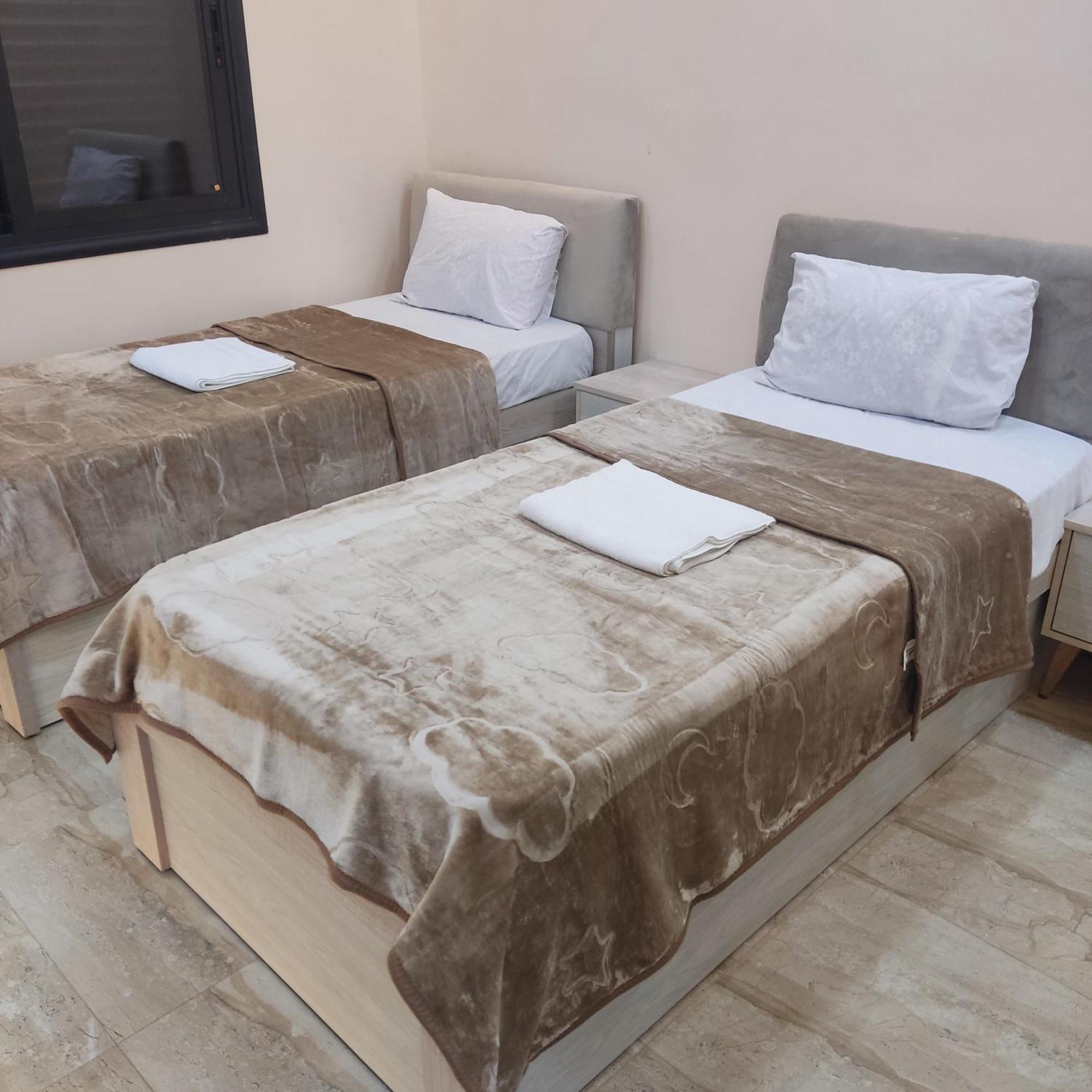 Lotus Housing For Furnished Apartments 杰拉什 外观 照片