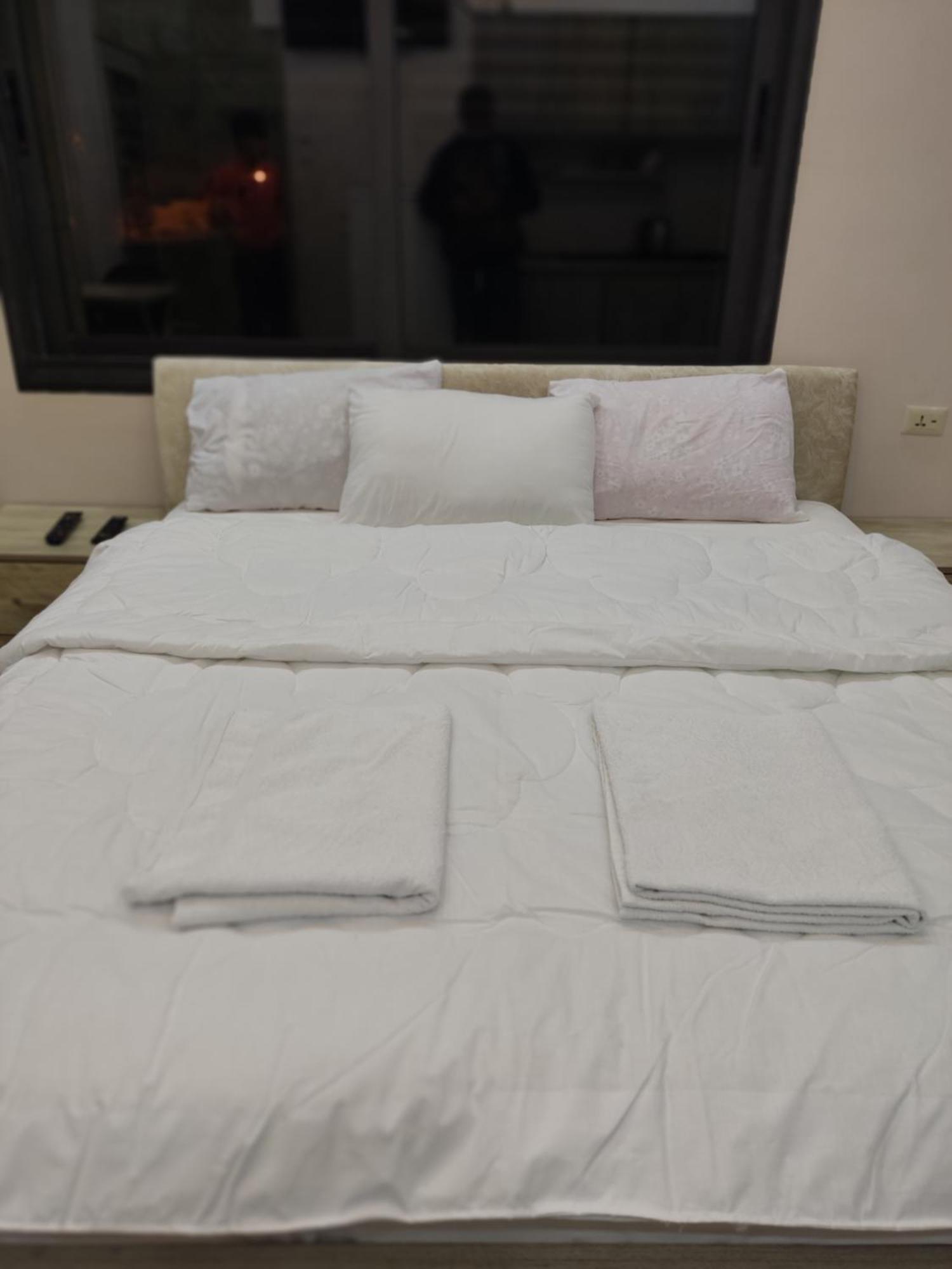 Lotus Housing For Furnished Apartments 杰拉什 客房 照片