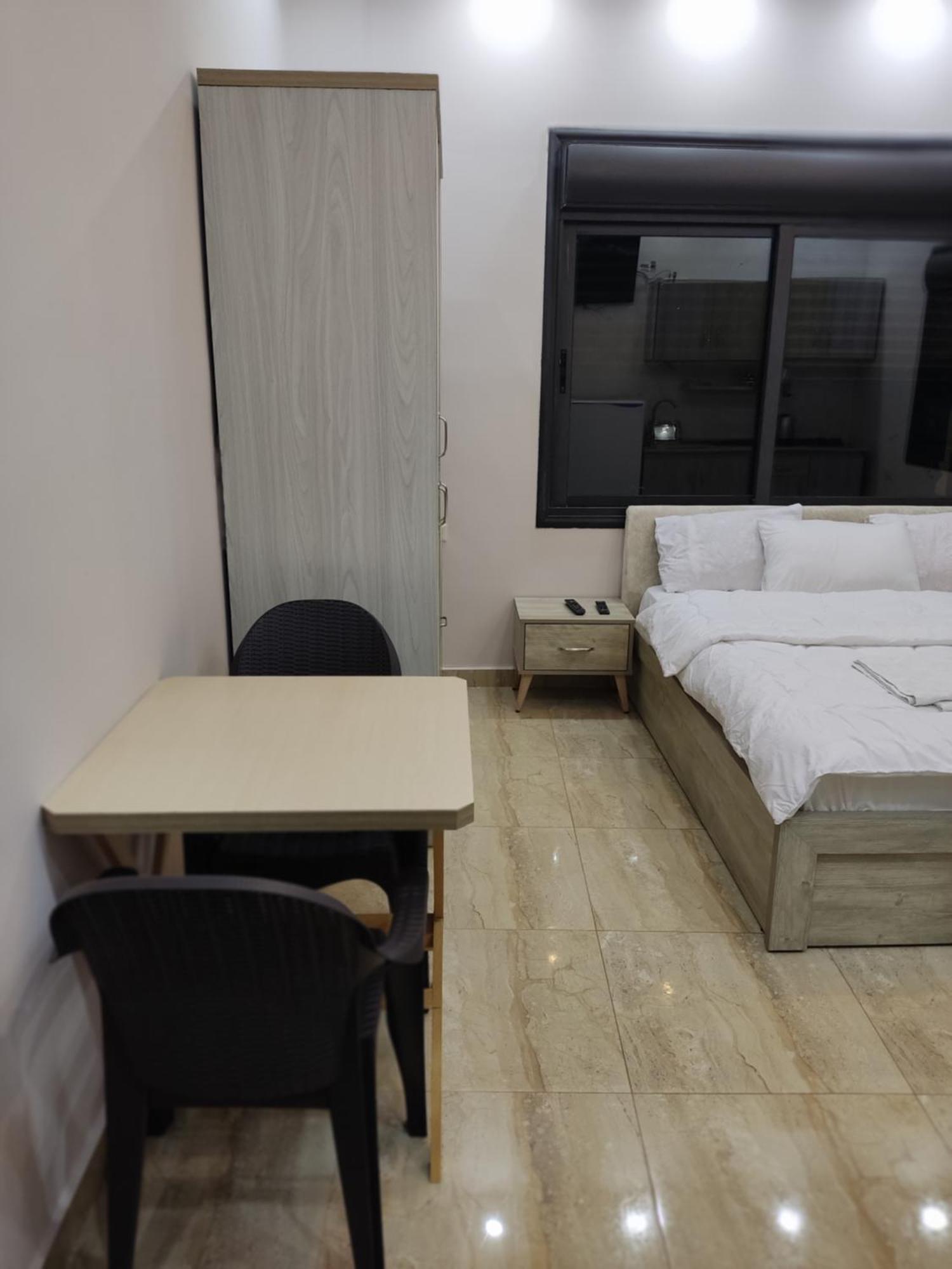 Lotus Housing For Furnished Apartments 杰拉什 客房 照片